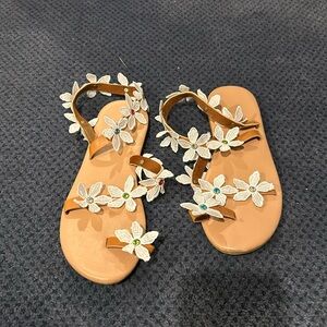 Ankle strap flat with daisy design